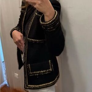 From the Pre-Fall 2017 Métiers d'Art collection.
• Chanel Paris-Cosmopolite